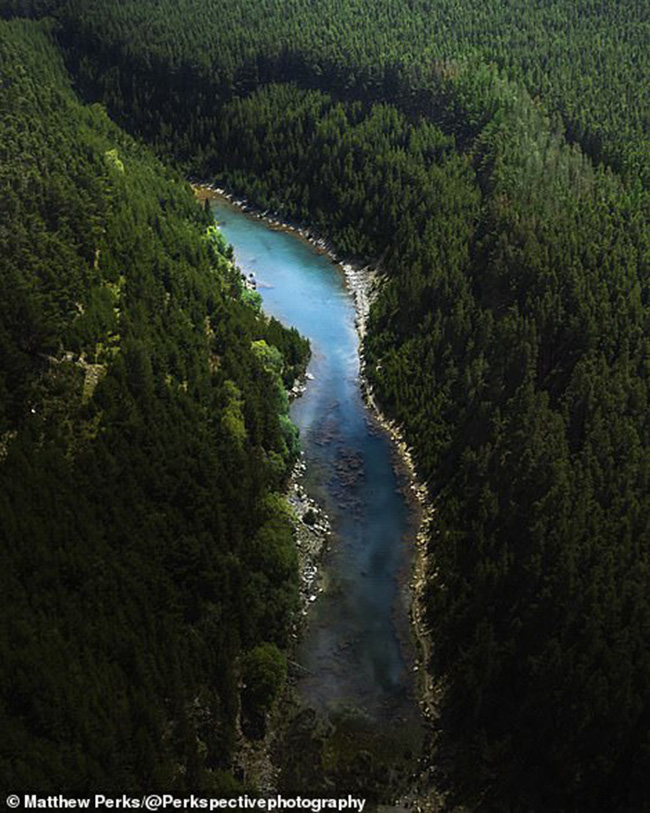 Và đây là hẻm núi Bleauncuffin mang phong cách nhiệt đới tuyệt đẹp, nằm trên vùng đất thuộc sở hữu tư nhân giữa Pontypool và Abertillery ở Wales.