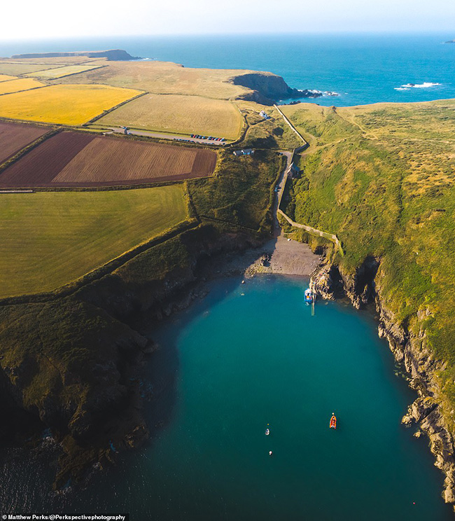 Vịnh Martin's Haven xinh đẹp nằm ở Pembrokeshire. Thường có các chuyến phà khởi hành từ đây đến đảo Skomer, nơi sinh sống của rất nhiều động vật hoang dã bao gồm chuột đồng, cú và cá nóc.