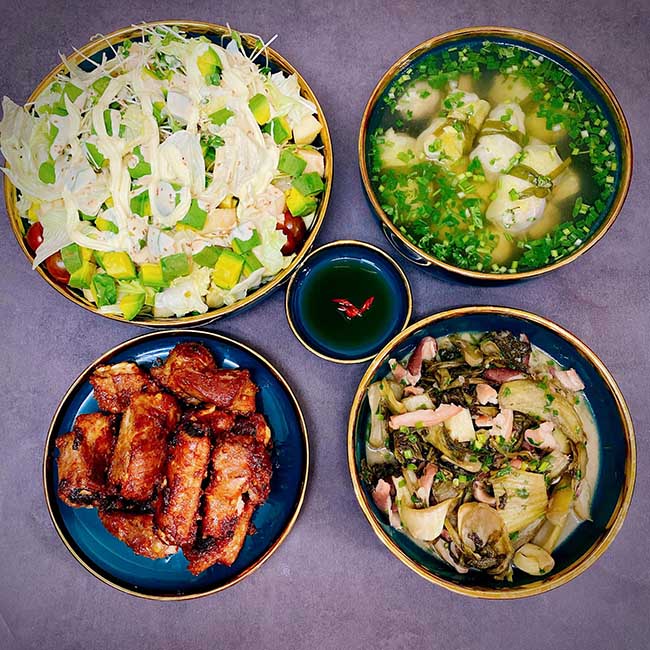 - Salad rau củ quả
- Sườn nướng ngũ vị
- Bao tử xào dưa chua
- Cải bắp cuộn thịt nấu