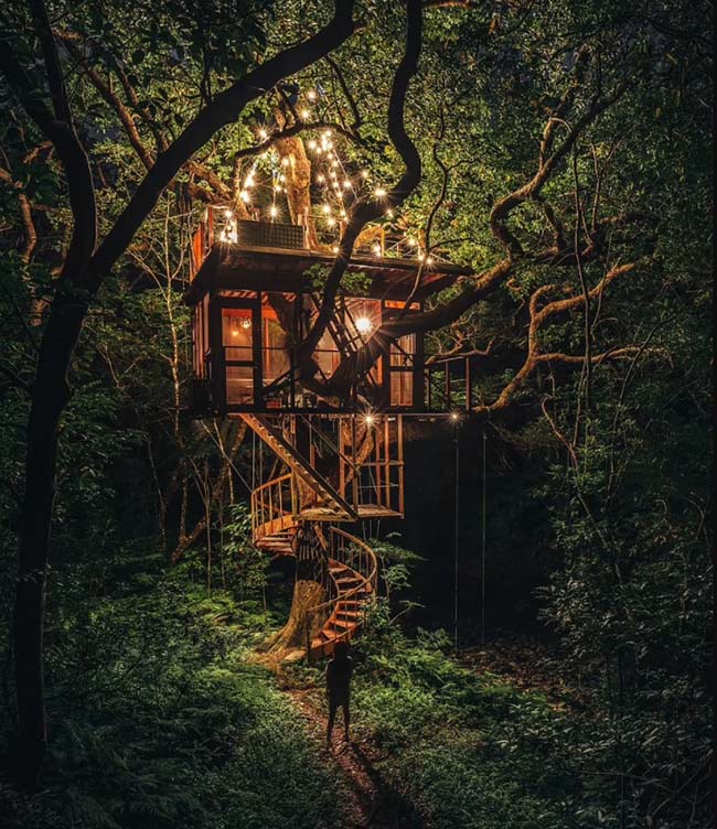 Còn gì tuyệt vời bằng khi được nghỉ dưỡng ở Treeful Treehouse ở Okinawa, Nhật Bản. Khi đi vào đây, bạn sẽ cảm giác như mình đang lạc vào một thế giới cổ tích.