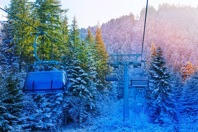 Bansko, Bulgari: Đông Âu vẫn là điểm đến du lịch có mức giá đầy hấp dẫn và Bulgari thuộc top rẻ nhẩt. Hãy ghé Bansko để khám phá thị trấn đầy sức quyến rũ với vô số quán rượu cổ truyền thống ẩn mình dưới những con hẻm rải sỏi.