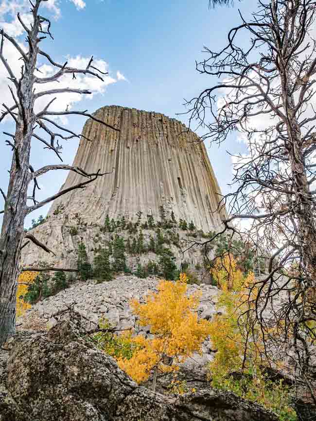 Pháo đài bazan bí ẩn này được một số nhà địa chất phỏng đoán có nguồn gốc núi lửa. Nó cũng đã thu hút đạo diễn nổi tiếng Steven Spielberg đến đây quay bộ phim khoa học viễn tưởng về người ngoài hành tinh.