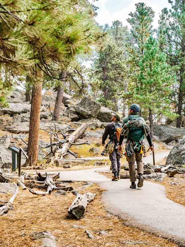 Nếu là một nhà leo núi chưa có nhiều kinh nghiệm, việc chinh phục Tháp Quỷ giống như một giấc mơ. Bạn cần có một sự chuẩn bị kỹ càng trước khi leo lên.