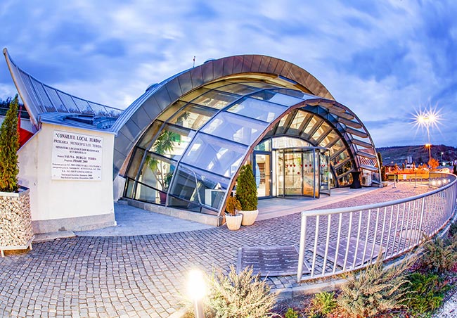 Mỏ muối Salina Turda là một trong những điểm tham quan ngoạn mục nhất trên thế giới, nơi bạn có thể vui chơi trong khi chiêm ngưỡng một kỳ quan thiên nhiên thực sự.
