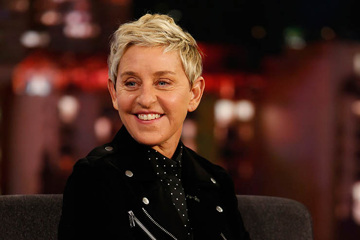 1. Ellen DeGeneres

Ellen l&agrave; một trong những diễn vi&ecirc;n h&agrave;i v&agrave; người dẫn chương tr&igrave;nh th&agrave;nh c&ocirc;ng nhất trong lịch sử Hollywood. C&ocirc; từng đăng k&yacute; v&agrave;o Đại học New Orleans nhưng bỏ học chỉ sau 1 học kỳ.&nbsp;C&ocirc; đ&atilde; l&agrave;m những c&ocirc;ng việc lặt vặt từ thợ sơn, nh&acirc;n vi&ecirc;n b&aacute;n h&agrave;ng cho tới khi nhận được một vai diễn bước ngoặt trong chương tr&igrave;nh Johnny Carson's&nbsp;Tonight Show.
