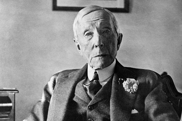 12. John D. Rockefeller

Điều đ&aacute;ng ngạc nhi&ecirc;n l&agrave; Rockefeller, một trong những người Mỹ gi&agrave;u c&oacute; nhất mọi thời đại kh&ocirc;ng tốt nghiệp đại học. Người s&aacute;ng lập Standard Oil Company, &ocirc;ng tr&ugrave;m v&agrave; nh&agrave; từ thiện chỉ c&oacute; bằng cấp 3, một ch&uacute;t hiểu biết về sổ s&aacute;ch kế to&aacute;n khi &ocirc;ng đi l&agrave;m năm 16 tuổi.


