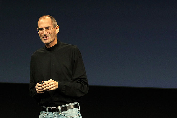 6. Steve Jobs

Người s&aacute;ng lập ra thương hiệu Apple được nhận x&eacute;t rất nổi loạn, điều đ&oacute; thể hiện r&otilde; n&eacute;t trong việc học. &Ocirc;ng sớm tỏ ra y&ecirc;u th&iacute;ch m&aacute;y t&iacute;nh v&agrave; theo học tại trường Cao đẳng Reed ở Portland, Oregon nhưng sớm bỏ học chỉ sau 1 học kỳ. Sau đ&oacute;, &ocirc;ng bắt đầu thuyết phục người bạn Steve Wozniak bắt đầu kinh doanh với m&igrave;nh.
