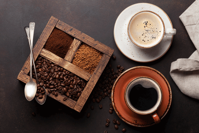 8. Uống cà phê: Một nghiên cứu trên 9.200 người trưởng thành cho thấy, uống cà phê có thể làm giảm nguy cơ ung thư trực tràng xuống 26%. Những người uống hơn 2,5 cốc mỗi ngày có nguy cơ thấp nhất. Yếu tố bảo vệ được chứng minh không chỉ đối với cà phê phin, mà còn với decaf và espresso.