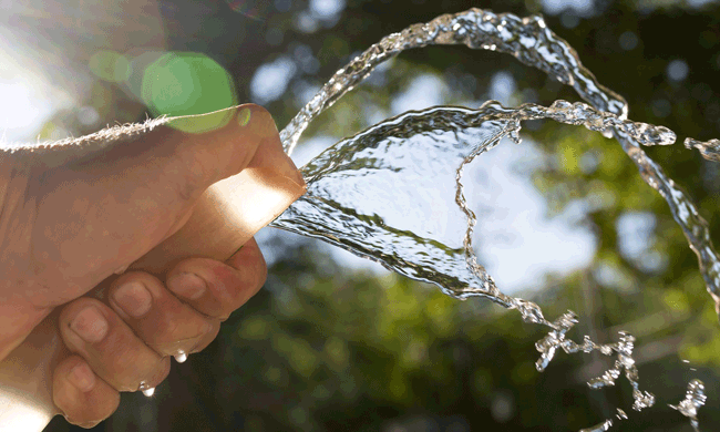 1. Đi tiểu bất thường: Đi tiểu thường xuyên hơn, đặc biệt là vào ban đêm; Tiểu rắt, tiểu buốt, tiểu rát,... là những triệu chứng quý ông cần theo dõi để đề phòng nguy cơ mắc ung thư tuyến tiền liệt.