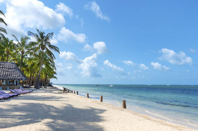 2.Kenya Malindi
Malindi là một thành phố ven biển nổi tiếng với làn nước trong vắt, bãi cát dài mịn và là địa điểm nghỉ dưỡng cực kỳ tuyệt vời.