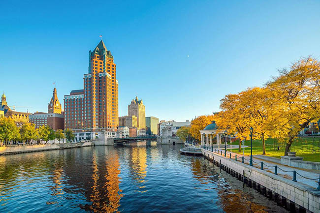 20.Milwaukee, Mỹ
Thành phố Milwaukee lúc nào cũng khiến du khách cảm thấy quyến luyến không muốn rời xa, cảnh nơi này vào mùa nào cũng làm mọi người ngây ngất.