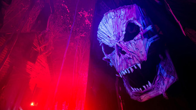 Bạn sẽ có những trải nghiệm ấn tượng sau chuyến viếng thăm Haunted Overload, với sự sợ hãi trong một đêm lạnh giá, mưa và tuyết.