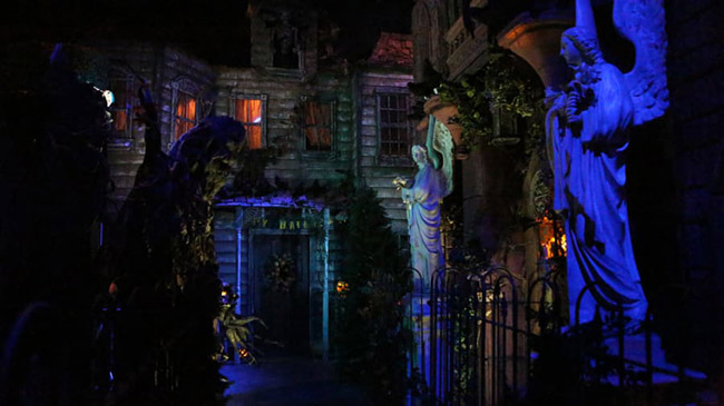 Netherworld Haunted House (Stone Mountain, Georgia): Không khí rùng rợn tại Netherworld đã khiến nó trở thành khu vực được yêu thích ở Atlanta vào dịp halloween trong nhiều năm.