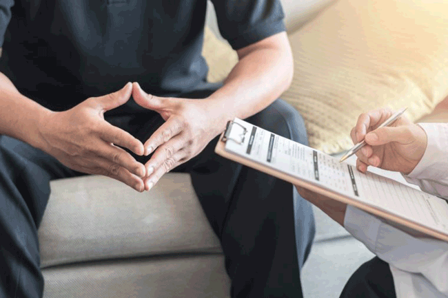 8. Những người đ&agrave;n &ocirc;ng trẻ tuổi kh&ocirc;ng bị ung thư tuyến tiền liệt: Mặc d&ugrave; đ&uacute;ng l&agrave; nguy cơ ung thư tuyến tiền liệt v&agrave; tỷ lệ mắc tăng l&ecirc;n khi nam giới gi&agrave; đi, nhưng tr&ecirc;n thực tế, hơn 70.000 đ&agrave;n &ocirc;ng dưới 65 tuổi được chẩn đo&aacute;n mắc bệnh ung thư tuyến tiền liệt mỗi năm.
