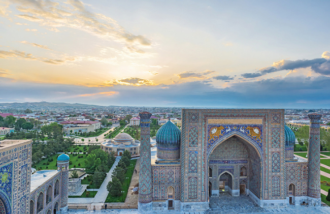 16. Samarkand, Uzbekistan
Nhà thờ Hồi giáo Bibi-Khanym có từ thế kỷ 15, được trang trí bằng gạch, đá cẩm thạch chạm khắc được rất nhiều người yêu thích.