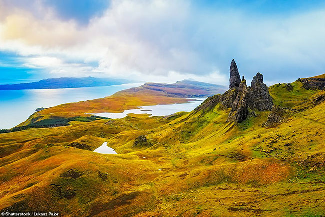 20. Isle Of Skye

Nơi n&agrave;y đẹp một c&aacute;ch hoang sơ v&agrave; tĩnh lặng, xứng đ&aacute;ng l&agrave; một trong những địa điểm được y&ecirc;u th&iacute;ch nhất nước Anh.

