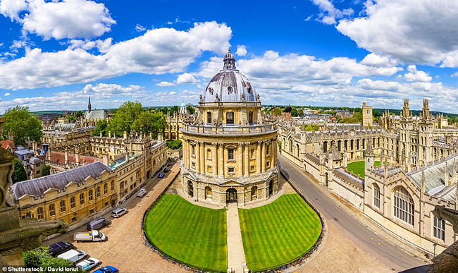4. Oxford

C&aacute;c to&agrave; nh&agrave; Oxford sẽ đưa du kh&aacute;ch quay ngược lại thời gian v&agrave;o những năm 1200.


