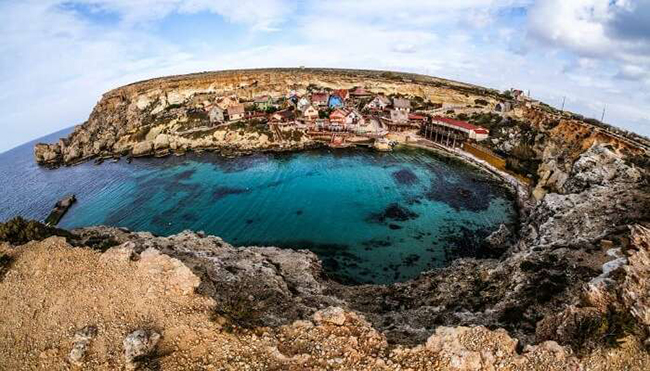Làng Popeye ở Malta từng là địa điểm quay vở nhạc kịch "Popeye", hiện nay đã trở thành một công viên giải trí đầy hấp dẫn.
