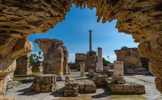 10. Carthage, Tunisia
Carthage là một thị trấn có quy mô khá lớn và chỉ đứng sau Rome. Sau đó, thành phố này bị người Vandals rồi đến người Ả Rập chiếm giữ, nhưng phần lớn tàn tích còn lại cho đến ngày nay lại đều có nguồn gốc từ La Mã, đặc biệt là giảng đường và nhà tắm Antonine.