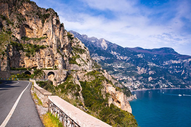 5. Mùa cao điểm ở Amalfi kéo dài từ tháng 4 đến tháng 10, đặc biệt là tháng 7 và tháng 8.