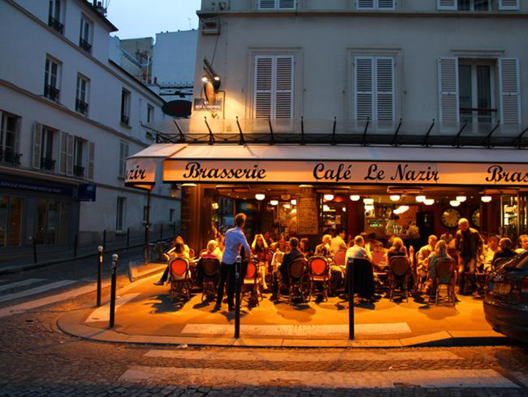 8. Người Paris c&oacute; xu hướng ăn tối muộn.&nbsp;C&aacute;c cửa h&agrave;ng ăn uống hiếm khi mở trước 8 giờ tối. Nếu kh&ocirc;ng muốn chờ đợi, bạn lu&ocirc;n c&oacute; thể t&igrave;m một qu&aacute;n c&agrave; ph&ecirc; n&agrave;o đ&oacute;.
