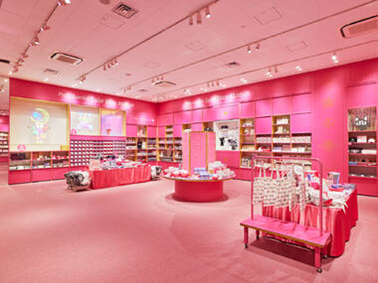 Bảo t&agrave;ng Thủy thủ Mặt trăng: Năm nay đ&aacute;nh dấu kỷ niệm 30 năm nhượng quyền thương mại &ldquo;Thủy thủ mặt trăng&rdquo; v&agrave; th&agrave;nh phố Tokyo đang cố gắng hết sức để t&ocirc;n vinh những si&ecirc;u anh h&ugrave;ng mang t&iacute;nh biểu tượng của thập ni&ecirc;n 90 n&agrave;y. C&aacute;c sự kiện độc quyền, bao gồm car cuộc triển l&atilde;m rộng lớn n&agrave;y sẽ diễn ra đến cuối năm tại Bảo t&agrave;ng Roppongi, trưng b&agrave;y hơn 600 mẫu trang phục, bảng ph&acirc;n cảnh v&agrave; kỷ vật của &ldquo;Thủy thủ Mặt trăng&rdquo;.
