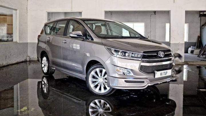 4. Toyota Innova đạt doanh số 1.259 xe trong tháng 9/2018 hiện được bán với giá từ 743 - 945 triệu đồng