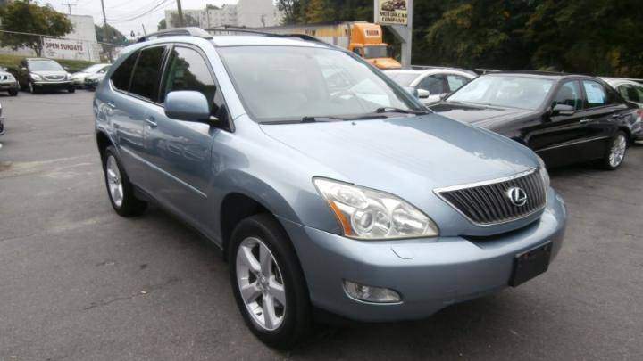 Lexus RX330 2006 có giá bán hiện nay khoảng dưới 10.000 USD (chưa tới 230 triệu đồng)