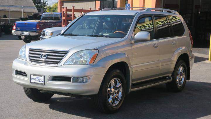 Lexus GX 470 2004 có giá bán hiện nay khoảng 9.500 USD (khoảng 221 triệu đồng)