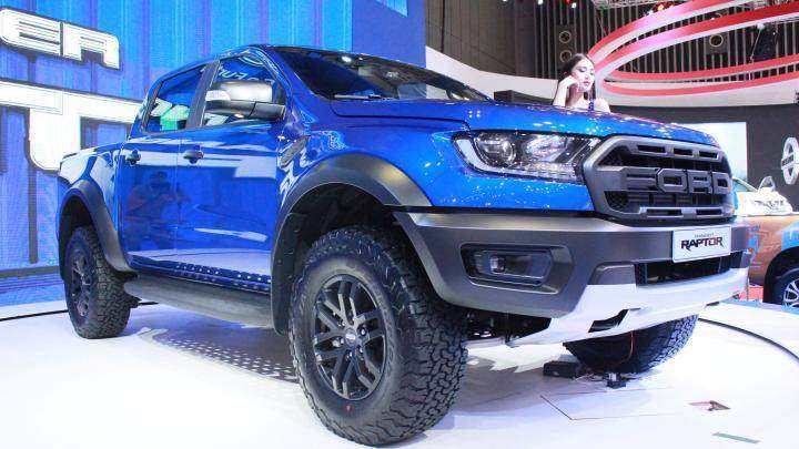 Ford Ranger Raptor 2018 thừa hưởng đường nét thiết kế góc cạnh cùng khả năng off-road khủng của “người anh em” Ford F-150.