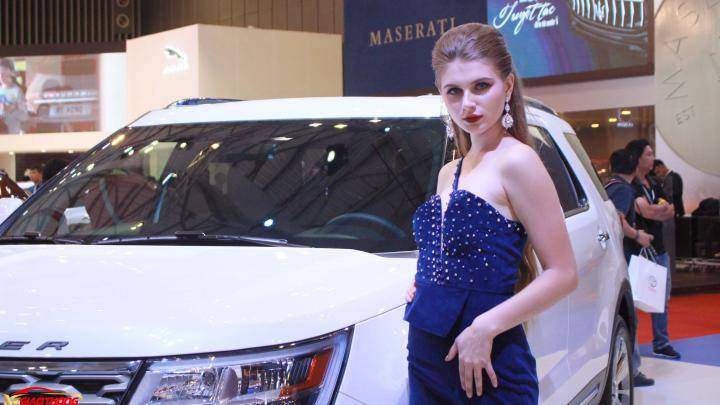 Người đẹp bên cạnh những chiếc xế hộp là "gia vị" không thể thiếu tại các kỳ triển lãm không chỉ tại Việt Nam mà trên toàn thế giới