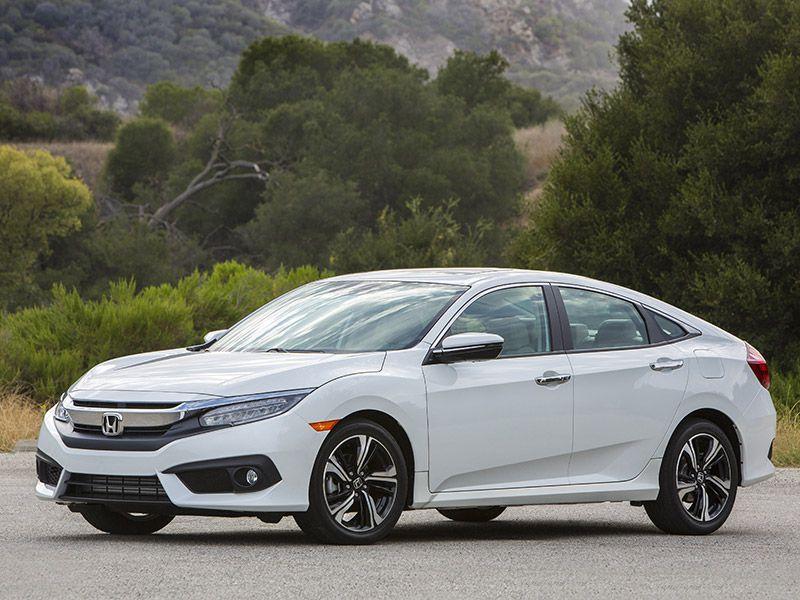 Honda Civic 2018 có giá bán khởi điểm từ 20.345 USD (khoảng 479 triệu đồng)