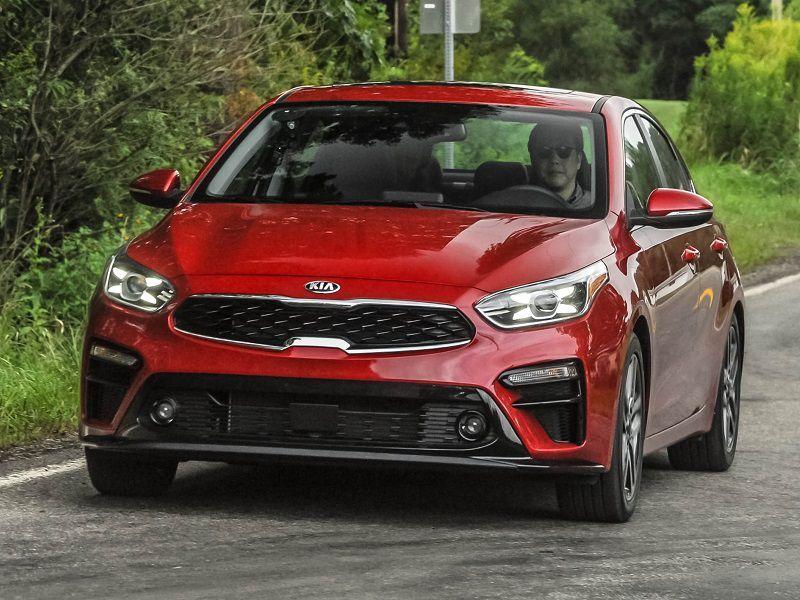 Kia Forte 2019 có giá bán khởi điểm từ 17.690 USD (khoảng 413 triệu đồng)