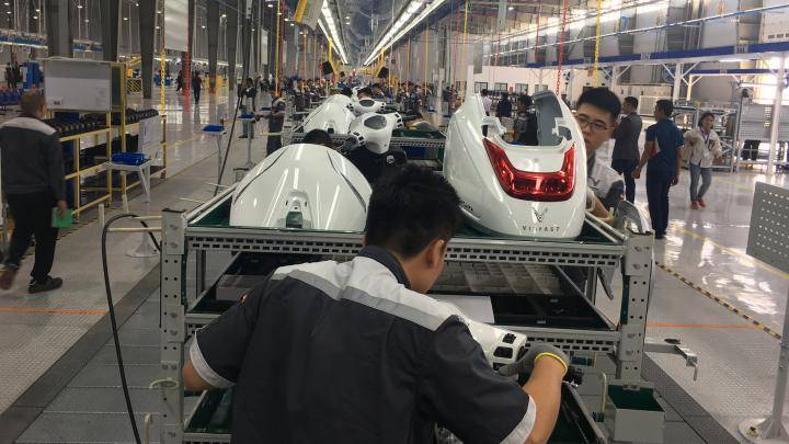 Chuẩn bị lắp rấp phần nhựa