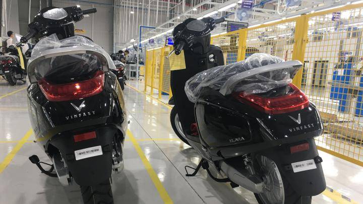 Những chiếc xe vừa hoàn thiện, ra khỏi dây chuyền