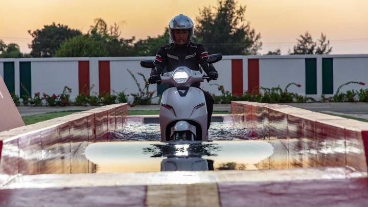 Thử nghiệm đi qua vùng nước ngập sâu