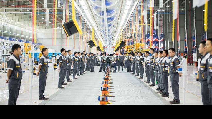 Công đoạn sạc thử pin và kiểm tra cuối cùng