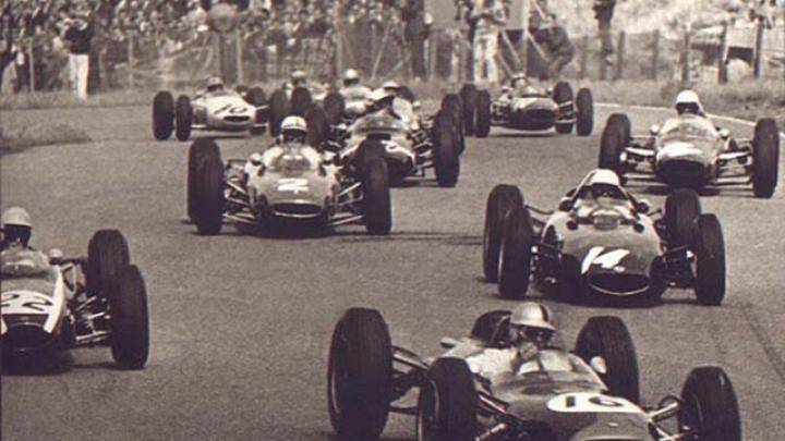 Giải đua xe công thức 1 Grands Prix hay còn gọi là F1 ra đời vào những năm 1920 và 1930.