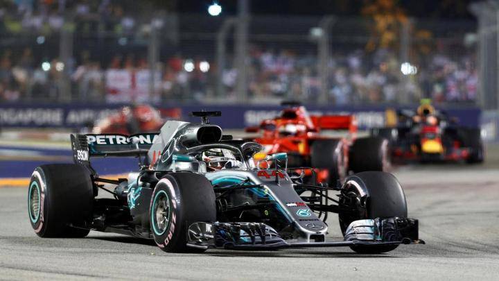 Lewis Hamilton đang là đang là tài năng trẻ triển vọng với 4 chiếc vô địch thế giới liên tiếp, chỉ thua Schumacher và Juan Manuel Fangio.