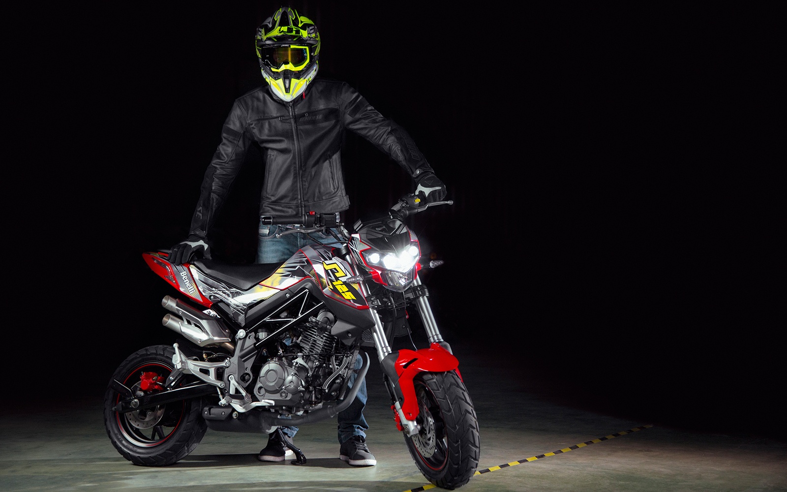 Benelli TNT 125: Đây là mẫu xe côn tay cỡ nhỏ được xem là đối thủ của MSX 125 ở Việt Nam trong thời gian sắp tới. Giá xe Benelli TNT125 chỉ 42 triệu đồng