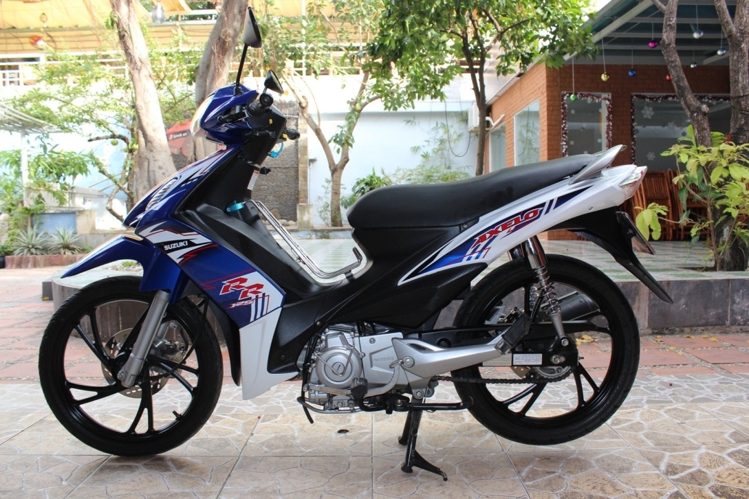 Suzuki Axelo 125: Suzuki Axelo 125 được thiết kế mềm mại, độ cong vuốt sâu. Giá bán của Suzuki Axelo 125 khoảng 26,8 triệu