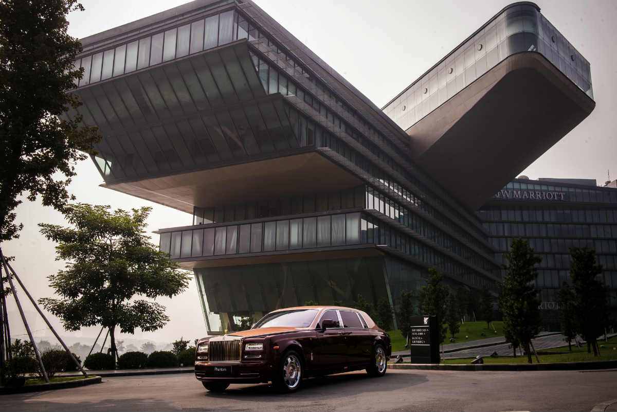 Siêu xe sang Roll-Royce Phantom Lửa Thiêng tại Việt Nam sở hữu mức giá lên tới 54 tỷ đồng
