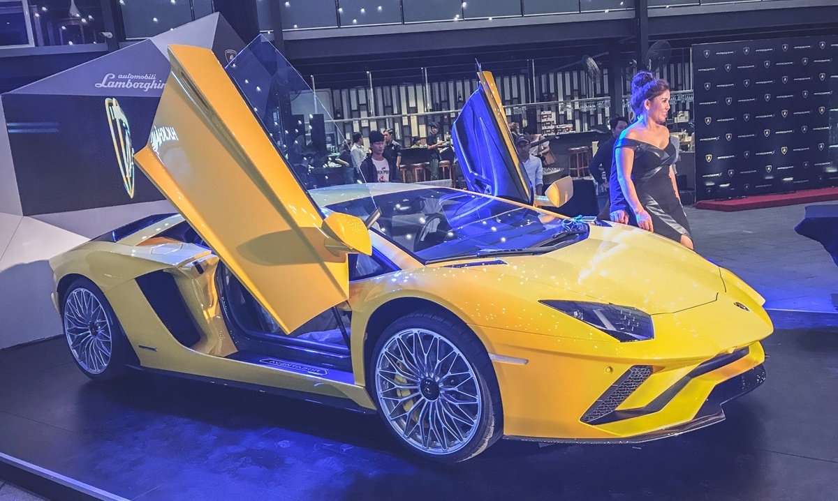 Chủ nhân của chiếc Aventador S đầu tiên và duy nhất đến thời điểm này lại là một doanh nhân trong lĩnh vực kinh doanh mỹ phẩm.