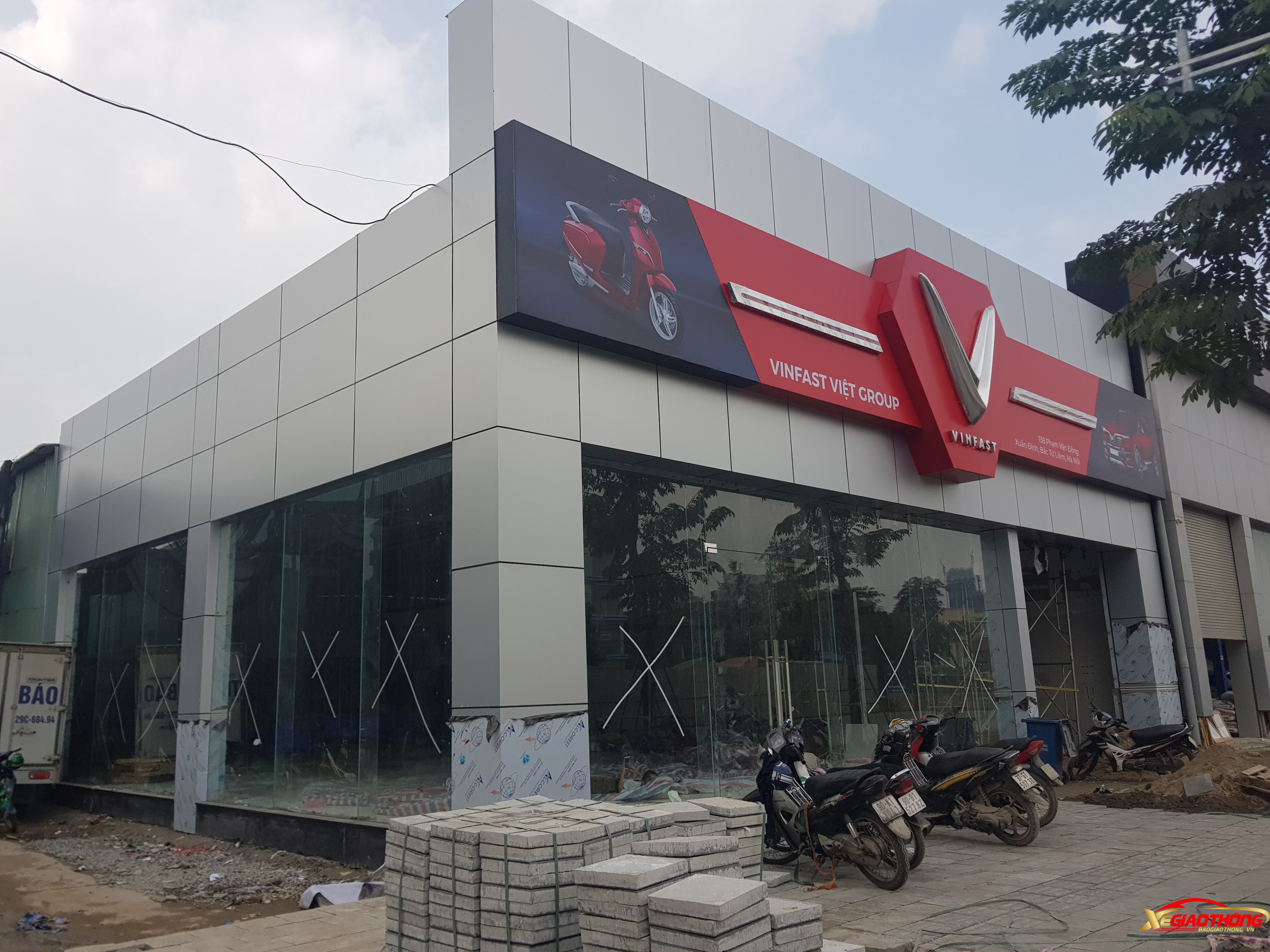 Những hình ảnh đầu tiên cho thấy các Showroom này sẽ bán cả xe máy và ô tô của VinFast