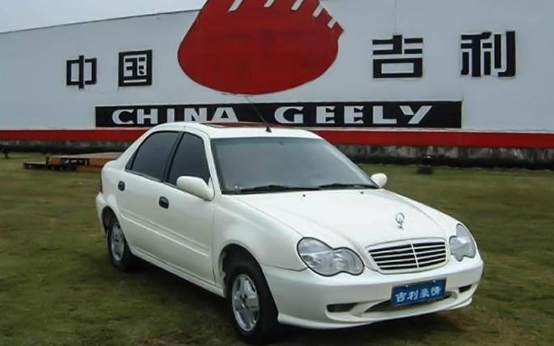 Geely Merrie 300 nhái Mercedes-Benz C-Class