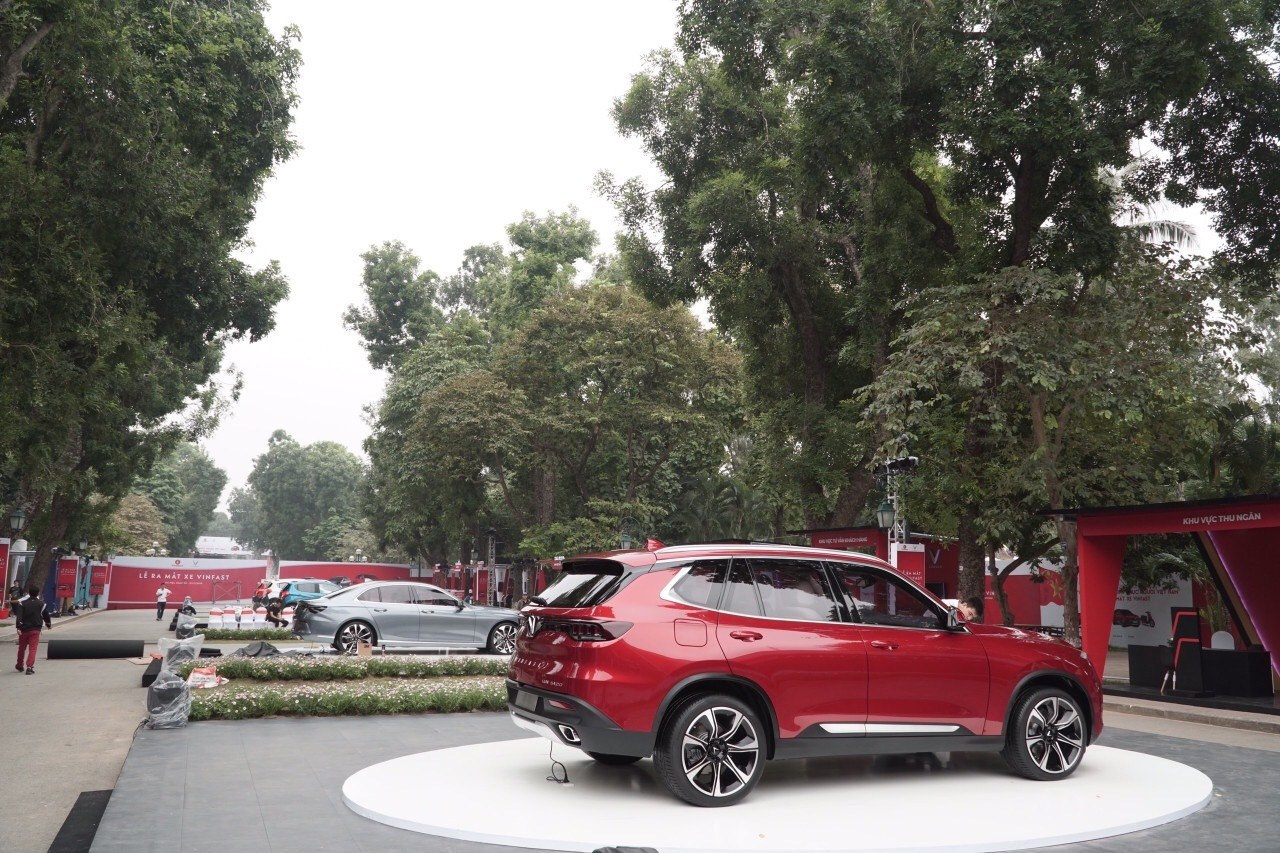 Các mẫu xe đã được bố trí ở những không gian thuận tiện cho khách tham quan có thể chiêm ngưỡng cận cảnh.