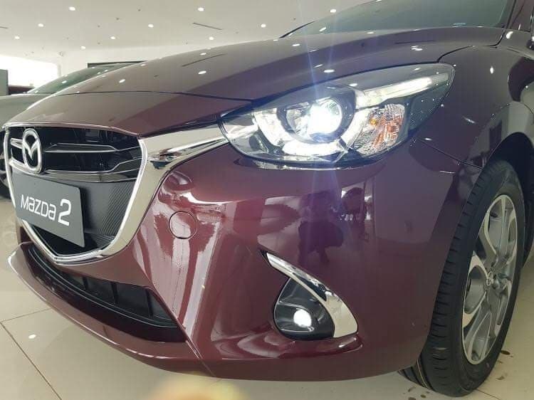 Các thay đổi có thể kể đến bao gồm đèn sương mù dạng LED trên cả 4 phiên bản, đèn pha tự động và đèn định vị ban ngày dạng LED, gạt mưa tự động.