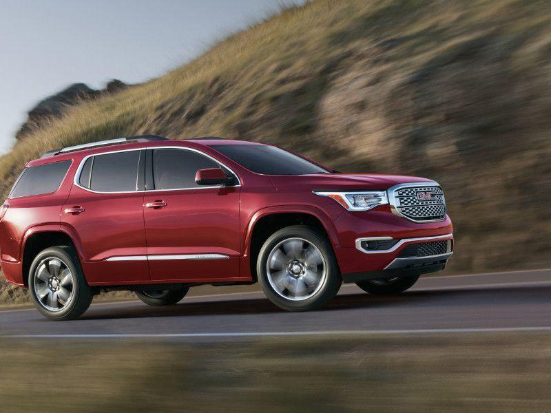 9. GMC Acadia SL FWD 2019 có mức tiêu thụ nhiên liệu 21 dặm/ gallon trong phố, 26 dặm/ gallon cao tốc và 23 dặm/ gallon đường hỗn hợp