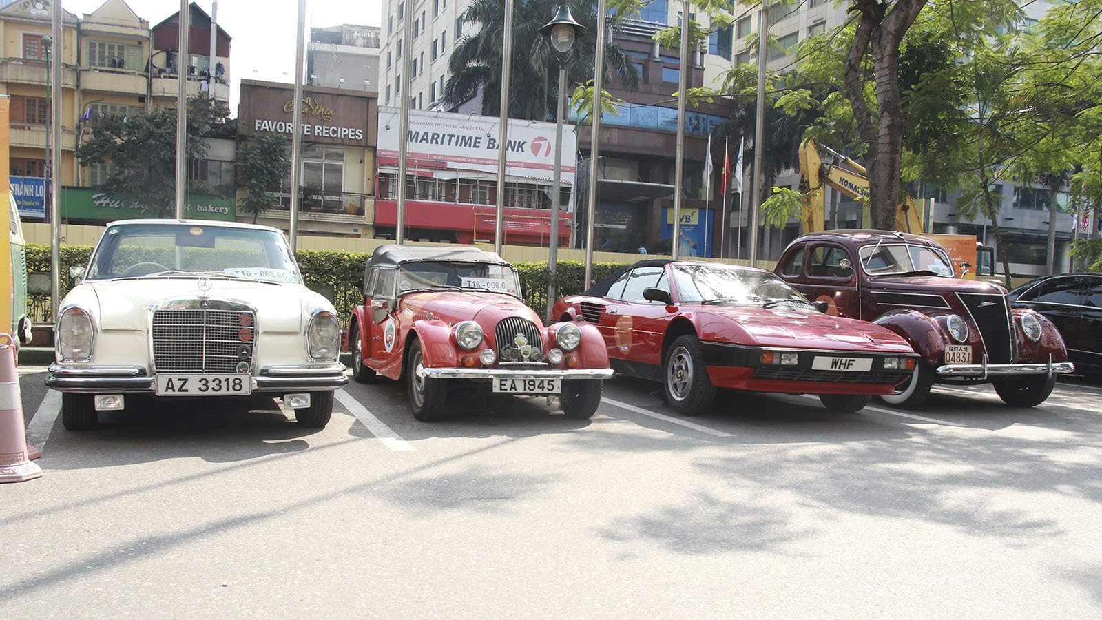 Dàn xe cổ có mặt tại Hà Nội trước khi di chuyển lên Sapa