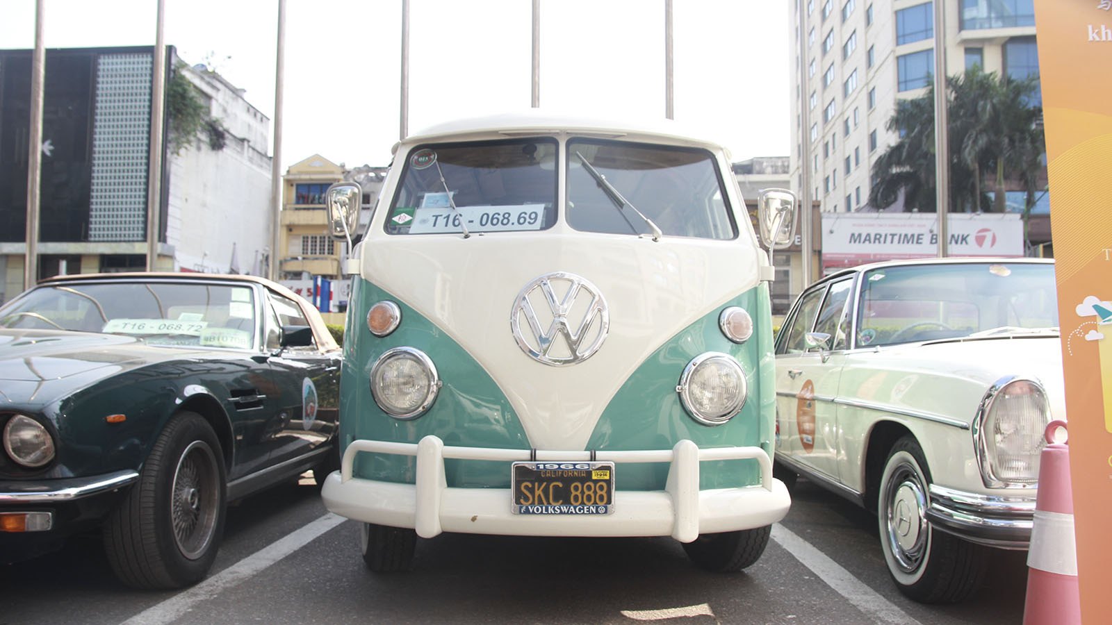 Chiếc Volkswagen khá nổi bật với kích thước lớn nhất trong đoàn